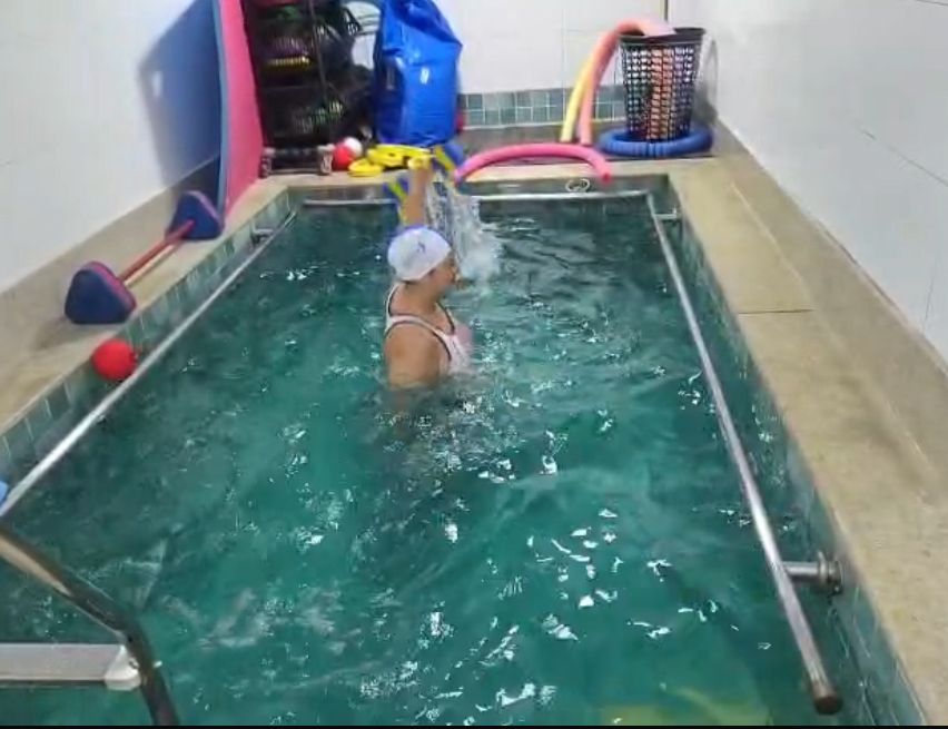 Hidroginástica — piscina